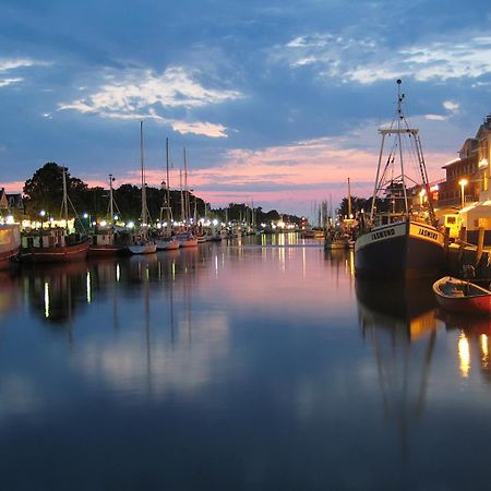 Berringer, Leuchtfeuer, Direkt An Der Promenade Apartment Rostock Ngoại thất bức ảnh